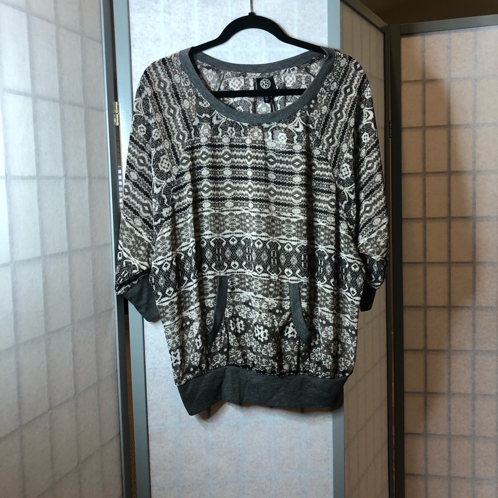 NWT Bobeau Gray/Tan/Black Sheer Top